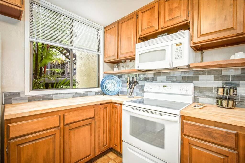Beautiful 2/2 Condo In Kailua Kona. Ocean View! Eksteriør billede