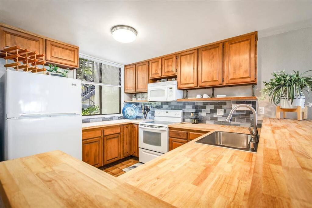 Beautiful 2/2 Condo In Kailua Kona. Ocean View! Eksteriør billede