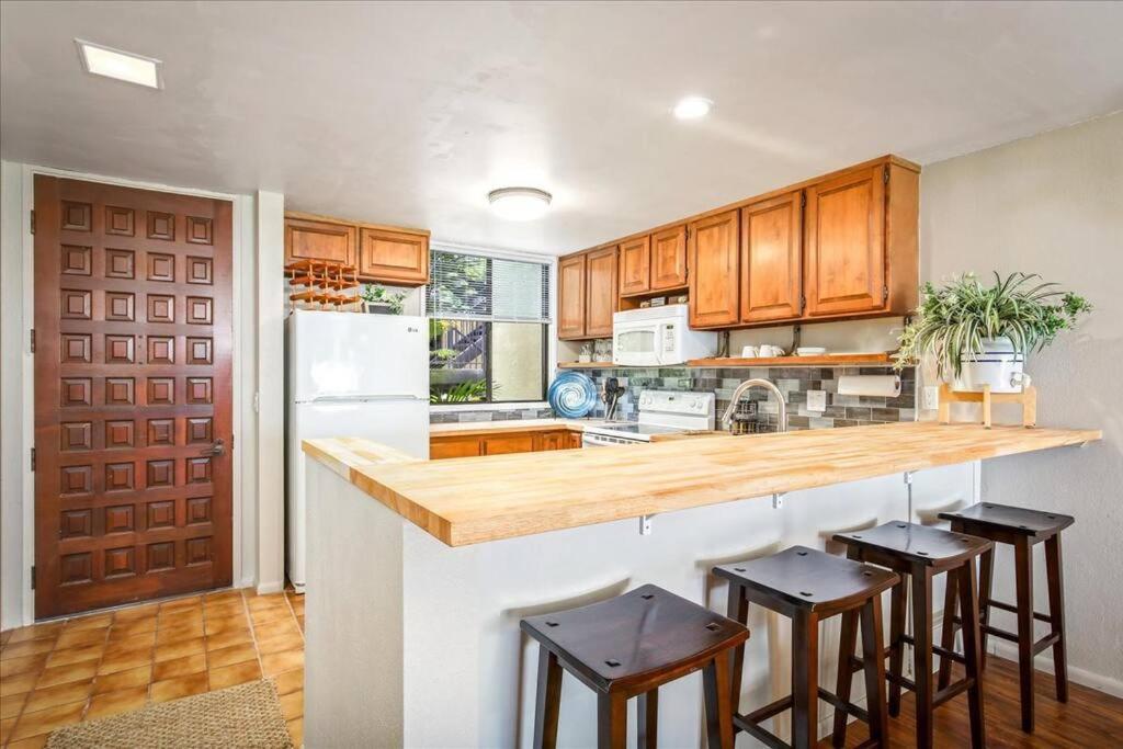 Beautiful 2/2 Condo In Kailua Kona. Ocean View! Eksteriør billede